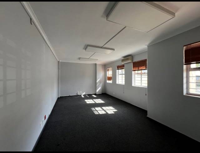 752M² WAREHOUSE TO LET IN AIRPORT INDUSTRIA